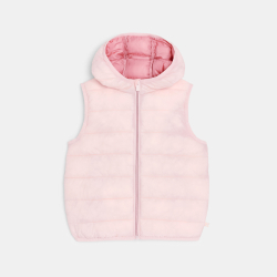 سترة وردية اللون بدون أكمام وبغطاء رأس للفتيات